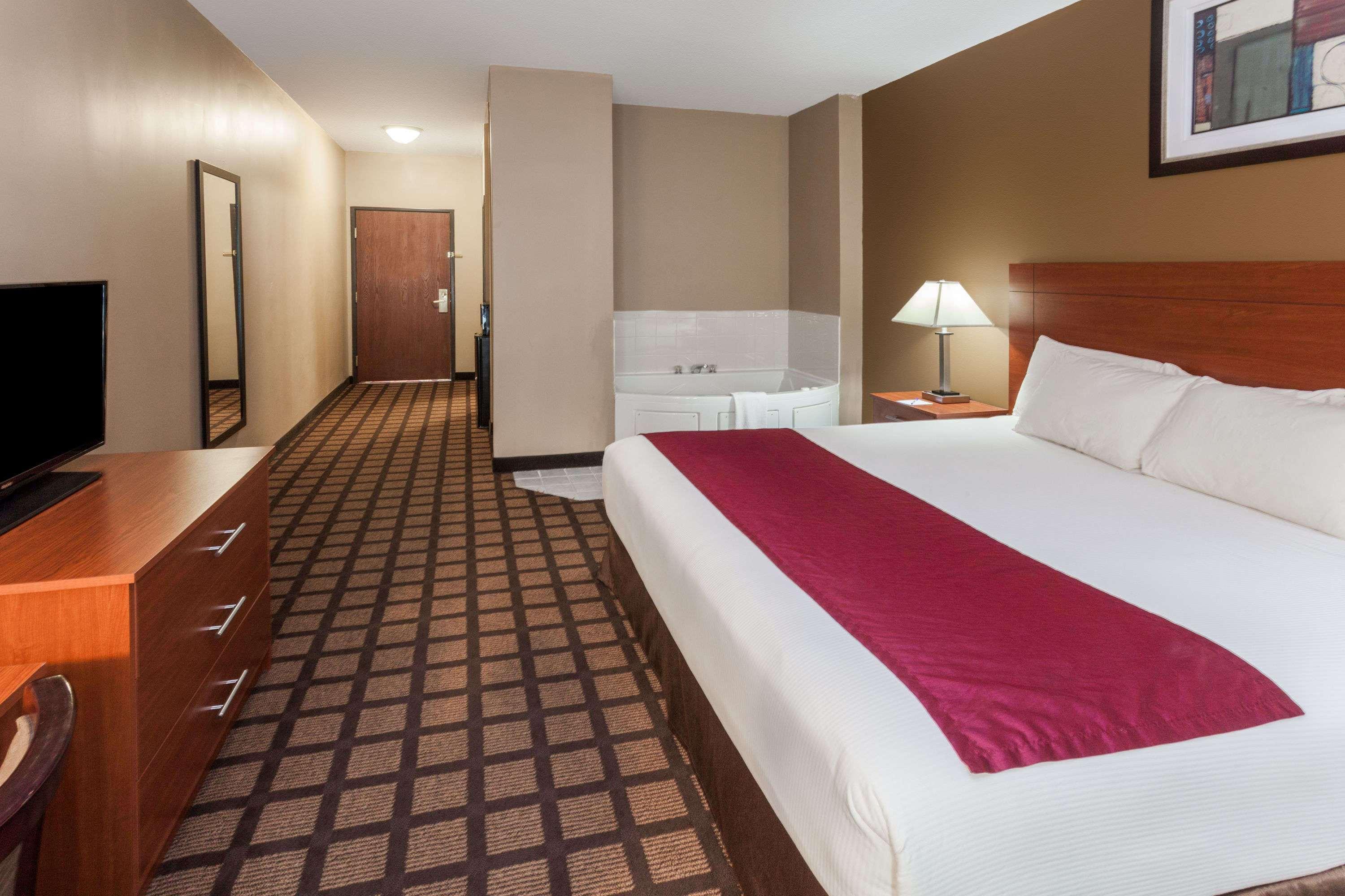 Baymont By Wyndham New Buffalo Esterno foto