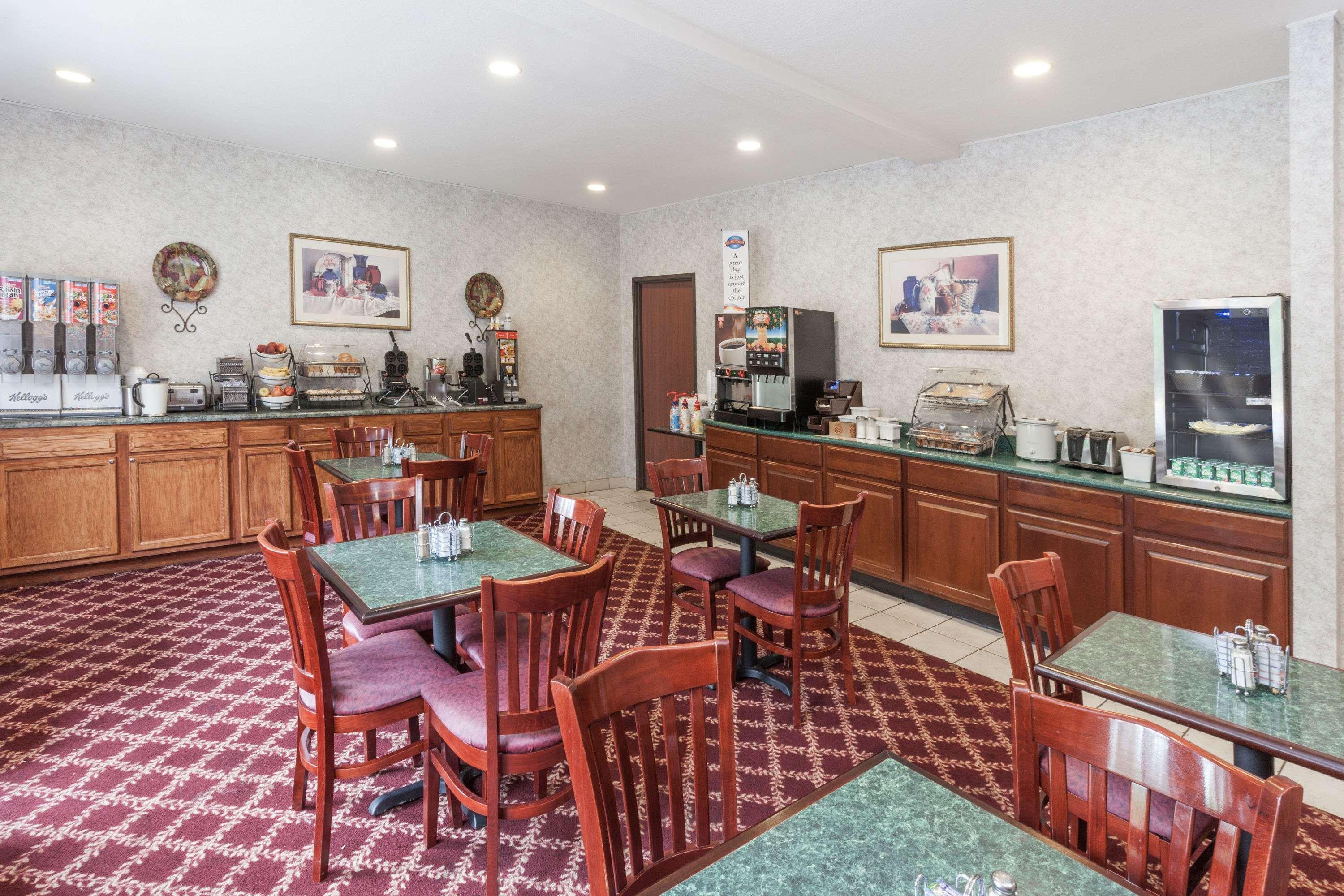Baymont By Wyndham New Buffalo Esterno foto