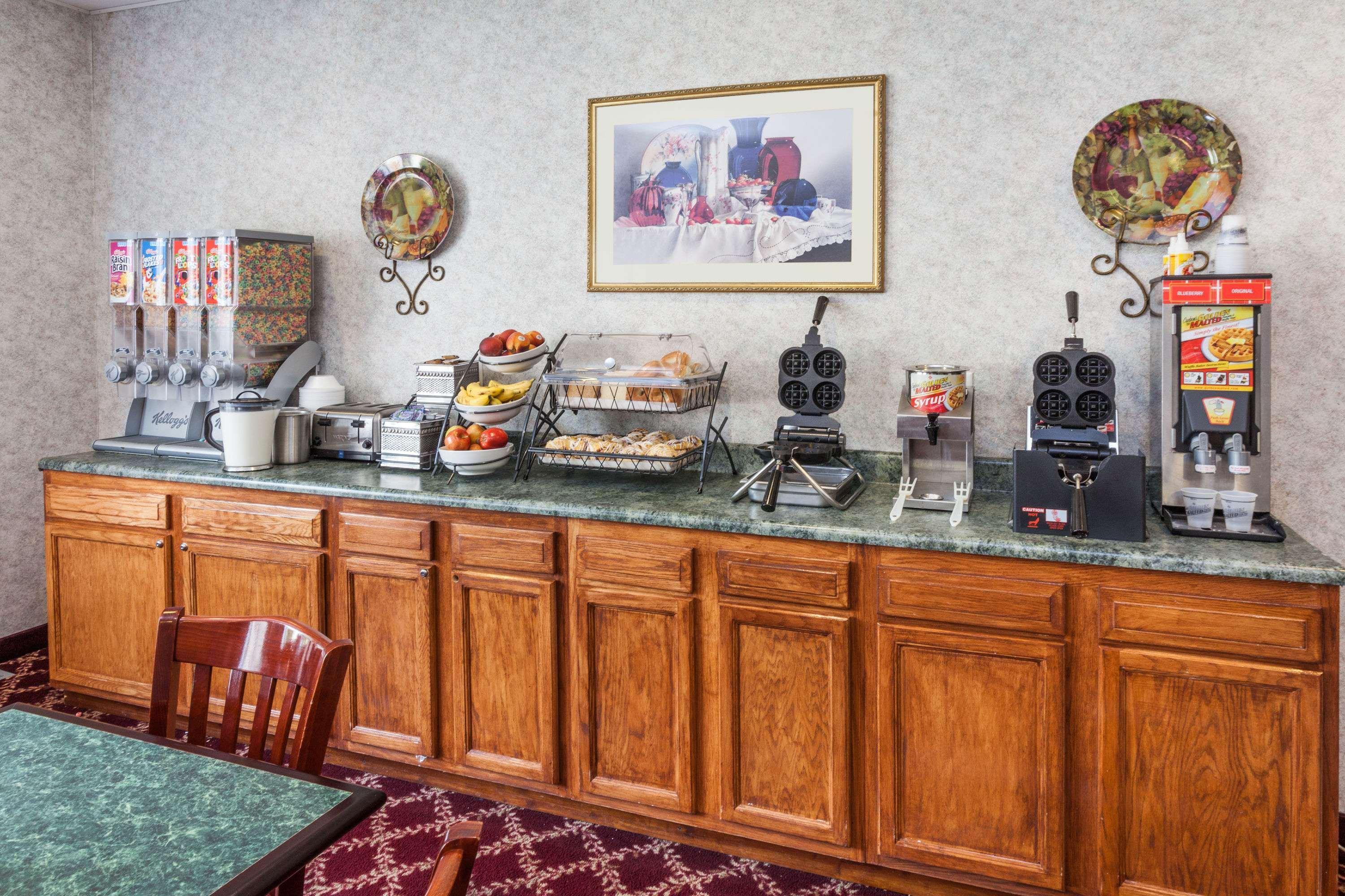 Baymont By Wyndham New Buffalo Esterno foto