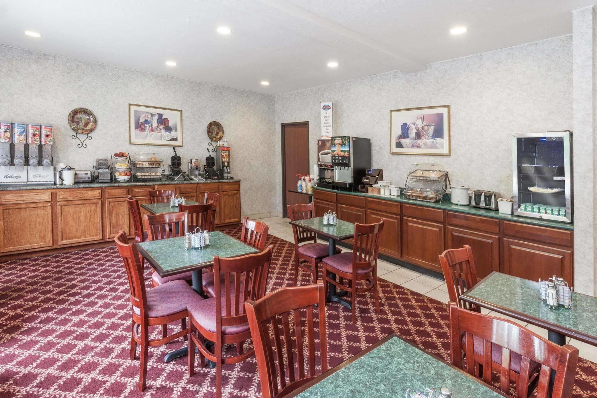 Baymont By Wyndham New Buffalo Esterno foto